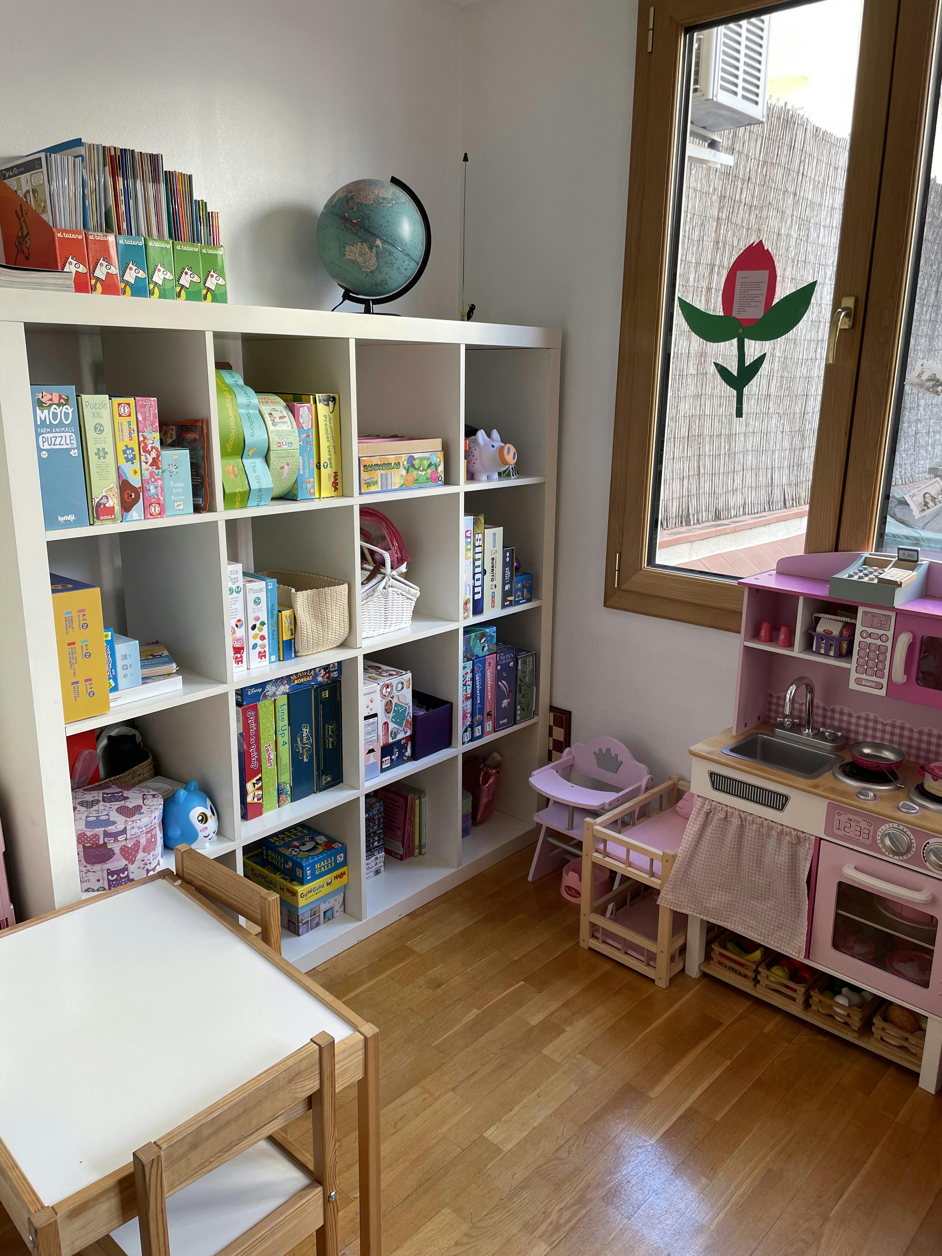 Foto habitación organizada del proyecto "Organización zona juegos" de Resetop